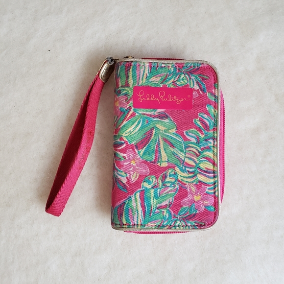 Lilly Pulitzer Handbags - Lilly Pulitzer Wristlet Billfold Wallet